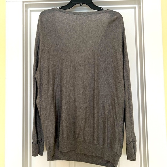 Daisy Fuentes Grey Lightweight Sweater Size Large - Picture 3 of 3